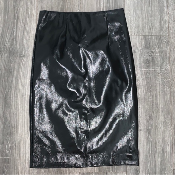 faux leather pencil skirt with zipper - Picture 2 of 4